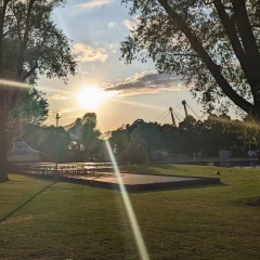 Der Olympiapark bei Sonnenuntergang