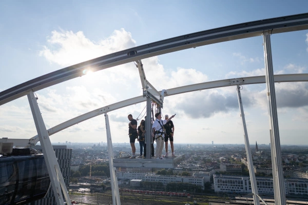 Sky Thrill platform Umadum. People stand on the Ferris wheel secured with a rope, only on a grid at a height of 80 meters. No protective walls on the side