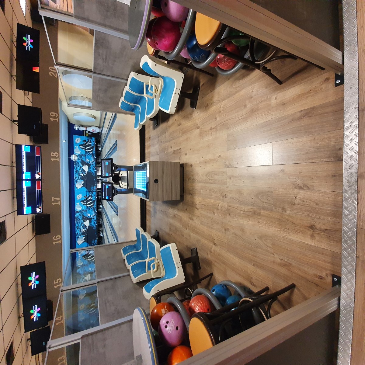 Hollywood Super Bowling, bowling alley