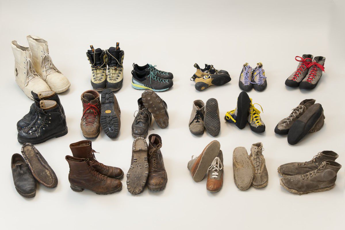 Berg und Kletterschuhe als Sammlung