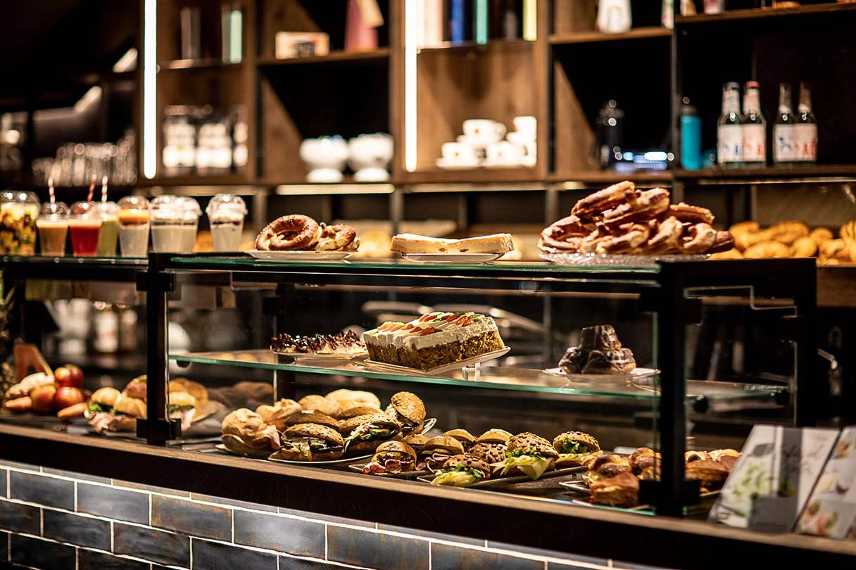 Counter with fresh pastries in the Theatiner 8 Café