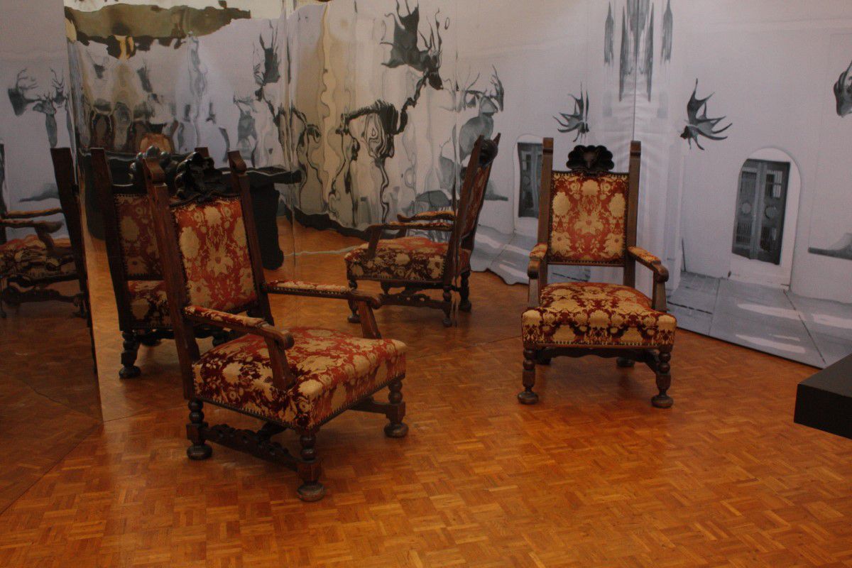 Exhibition hunting museum with large armchairs