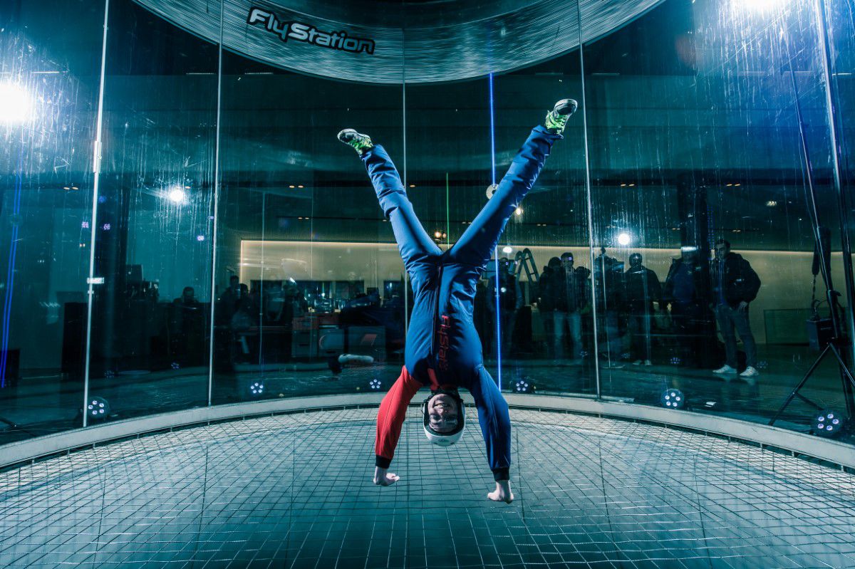 Handstand in wind tunnel