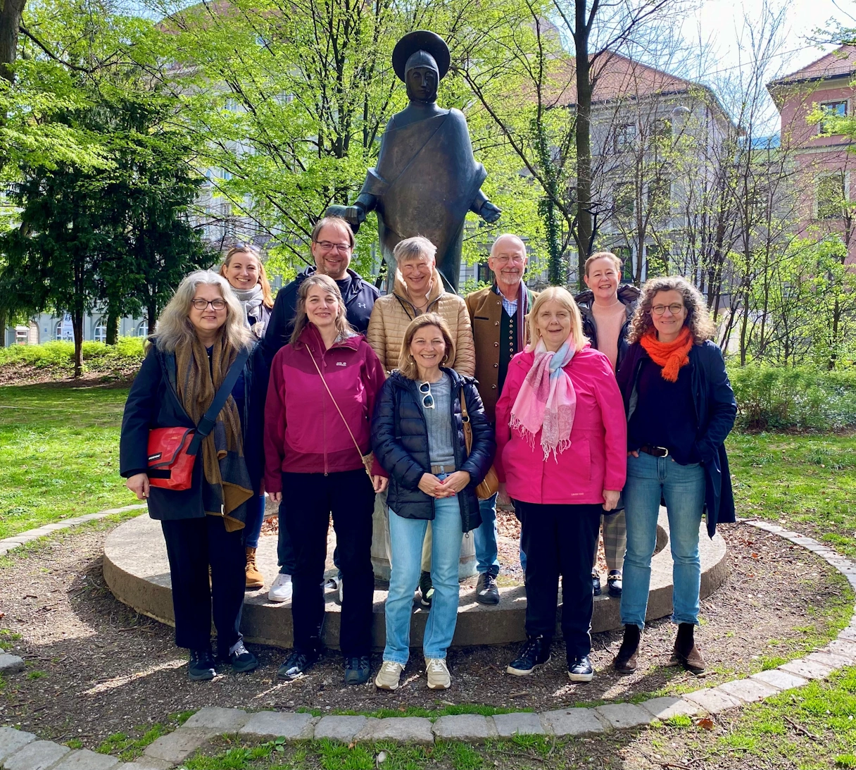 The Herz und Heimat city tours team together as a group