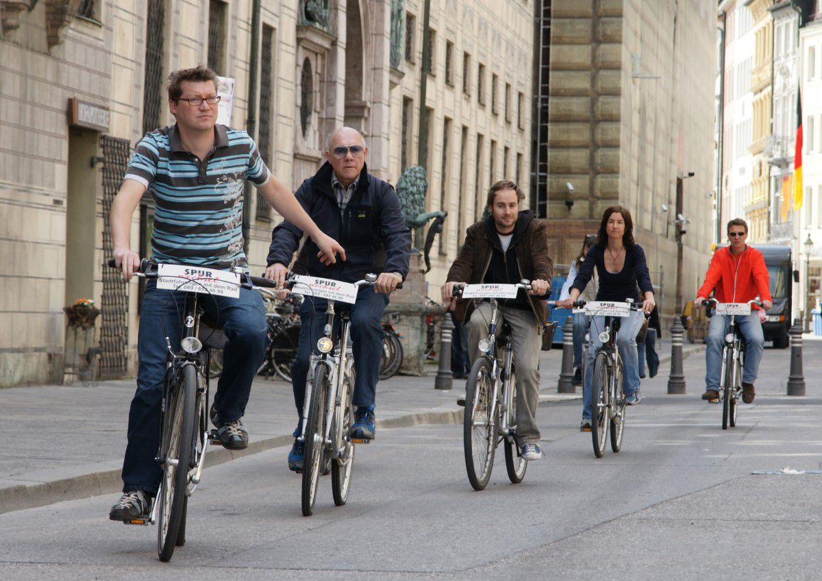 Fahrradtour auf den Straßen Münchens
