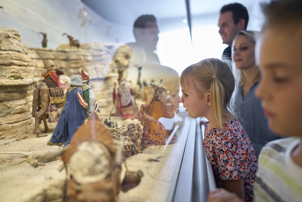 family visits the Tölz City Museum.