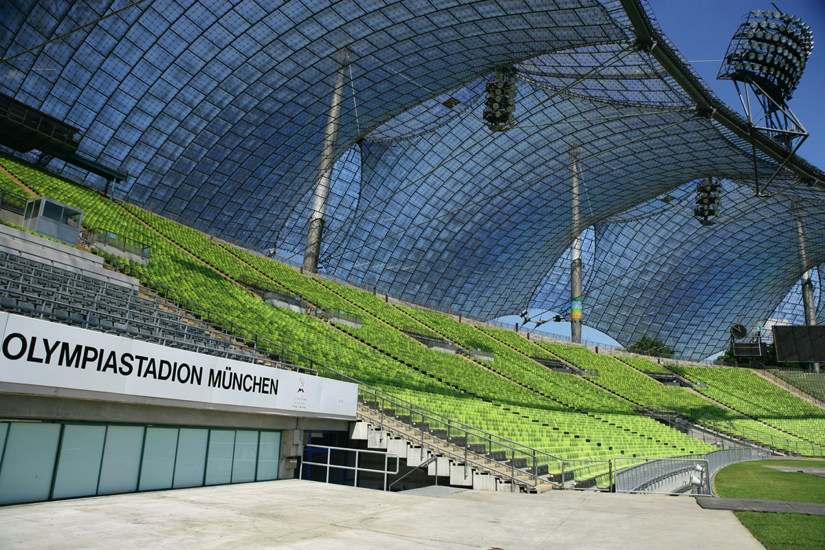Blick in das Olympiastadion Münnchen, grüne Sitze, Zeltdach